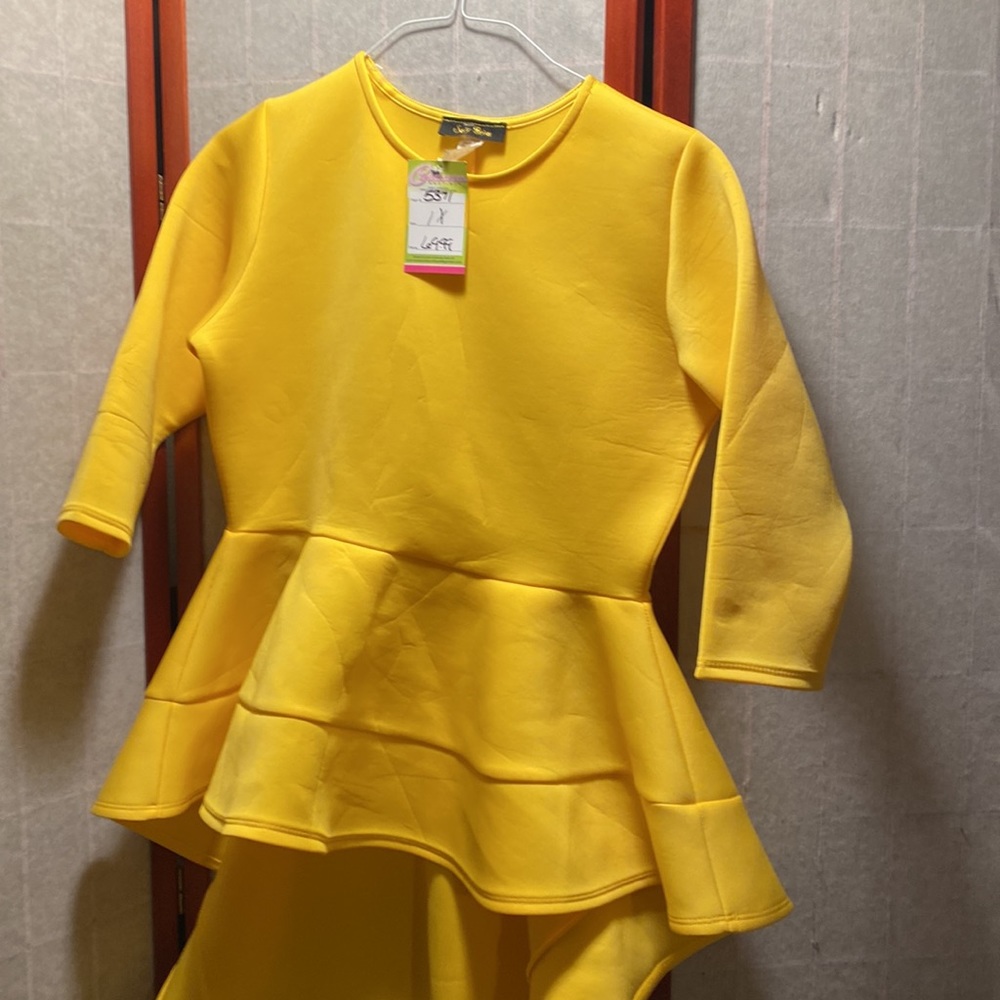 Yellow ruffle top Sz XL